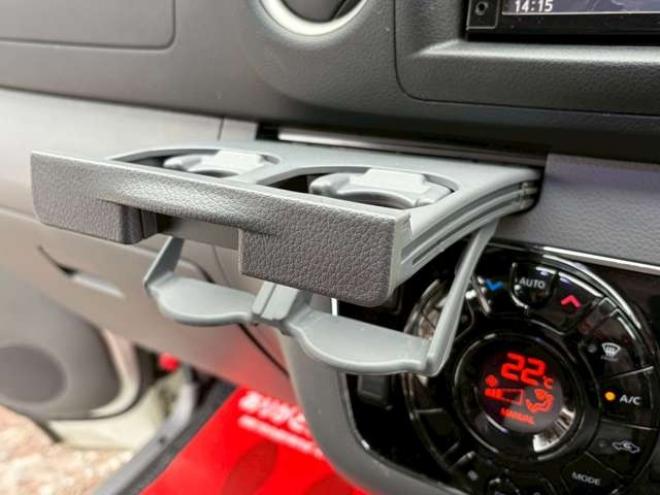 キャラバンNV350 2.5 プレミアムGX ロングボディ ディーゼルターボ 4WD　ベッドキット　カーテン　フロントスポイラー　グリルカバー　ルーフスポイラー　リアヒーター　社外ナビ　左側電動スライドドア　社外アルミホイール　ETC　バックカメラ　パワステ　パワーウィンドウ　キーレス 2500