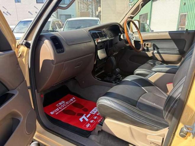 ハイラックスサーフ2.7 SSR-V ワイドボディ 4WD　US仕様　リフトアップ　全塗装済　社外ナビ　パワステ　パワーウィンドウ　ETC　バックカメラ　アルミホイール　ルーフレール　キーレスエントリー　ABS　エアコン 2700