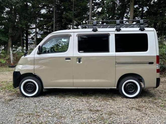 タウンエースバン1.5 GL 4WD　ベージュツートン全塗装済　ストラーダナビTV　バックカメラ　LEDヘッドライト　純正デフロック　リアヒーター　寒冷地仕様　ブラウンレザー調シートカバー　ルーフラック 1500