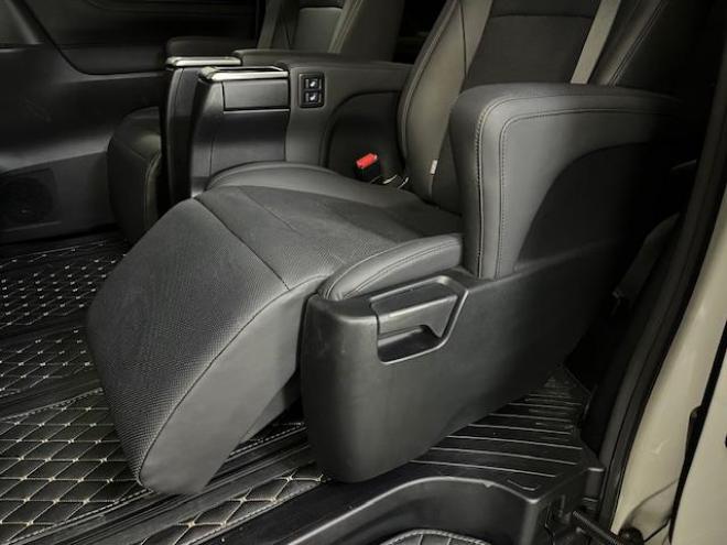 アルファード２．５Ｓ　Ｃパッケージ　本州仕入　寒冷地仕様　禁煙車　ＲＡＹＳ１８インチＡＷ　社外１６ＡＷ＋スタッドレスタイヤ付　純正リアフリップダウンモニター　全方位アラウンドビューモニター　前後ドライブレコーダー　パワーバックドア 4WD 2500 5Dr