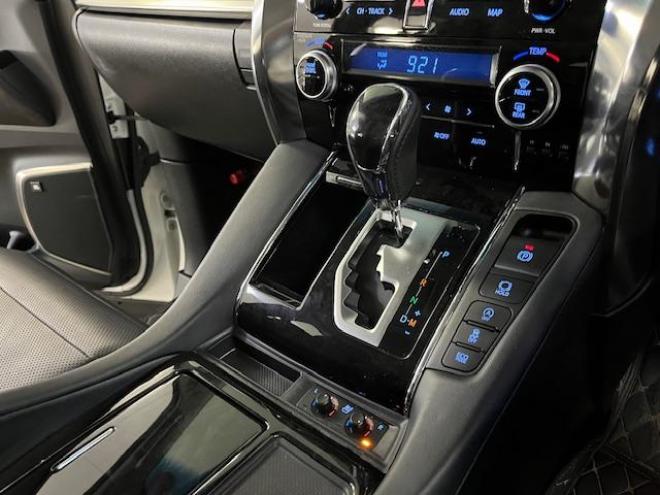アルファード２．５Ｓ　Ｃパッケージ　本州仕入　寒冷地仕様　禁煙車　ＲＡＹＳ１８インチＡＷ　社外１６ＡＷ＋スタッドレスタイヤ付　純正リアフリップダウンモニター　全方位アラウンドビューモニター　前後ドライブレコーダー　パワーバックドア 4WD 2500 5Dr