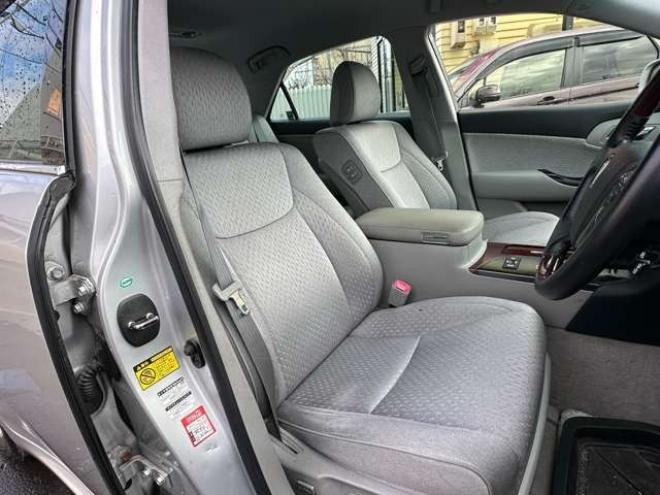 クラウンロイヤル 3.0 ロイヤルサルーン i-Four 4WD　純正HDDナビ　プッシュスタート　ビルトインETC　地デジ　純正アルミホイール夏　純正アルミホイール冬　バックモニター　クルーズコントロール 3000