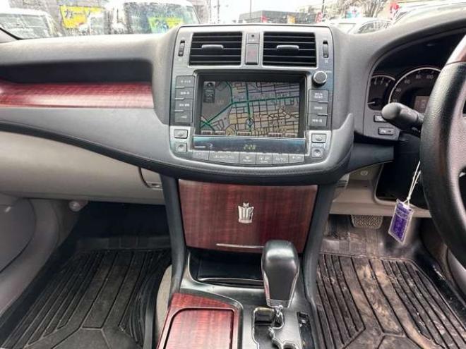 クラウンロイヤル 3.0 ロイヤルサルーン i-Four 4WD　純正HDDナビ　プッシュスタート　ビルトインETC　地デジ　純正アルミホイール夏　純正アルミホイール冬　バックモニター　クルーズコントロール 3000