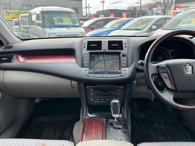 クラウンロイヤル 3.0 ロイヤルサルーン i-Four 4WD　純正HDDナビ　プッシュスタート　ビルトインETC　地デジ　純正アルミホイール夏　純正アルミホイール冬　バックモニター　クルーズコントロール 3000