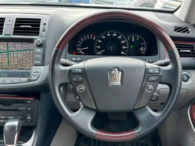 クラウンロイヤル 3.0 ロイヤルサルーン i-Four 4WD　純正HDDナビ　プッシュスタート　ビルトインETC　地デジ　純正アルミホイール夏　純正アルミホイール冬　バックモニター　クルーズコントロール 3000