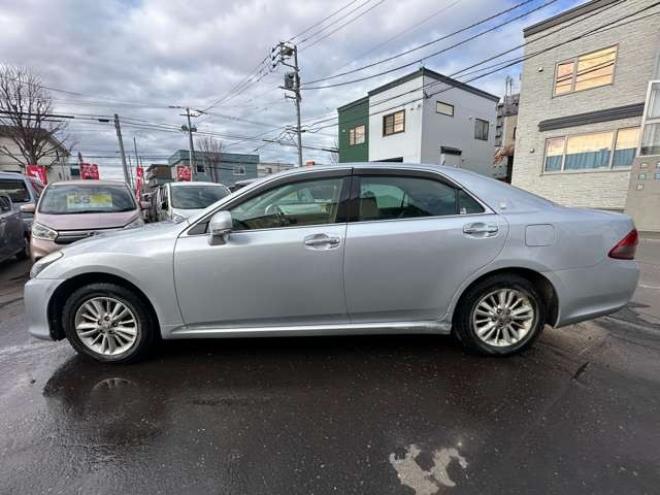 クラウンロイヤル 3.0 ロイヤルサルーン i-Four 4WD　純正HDDナビ　プッシュスタート　ビルトインETC　地デジ　純正アルミホイール夏　純正アルミホイール冬　バックモニター　クルーズコントロール 3000