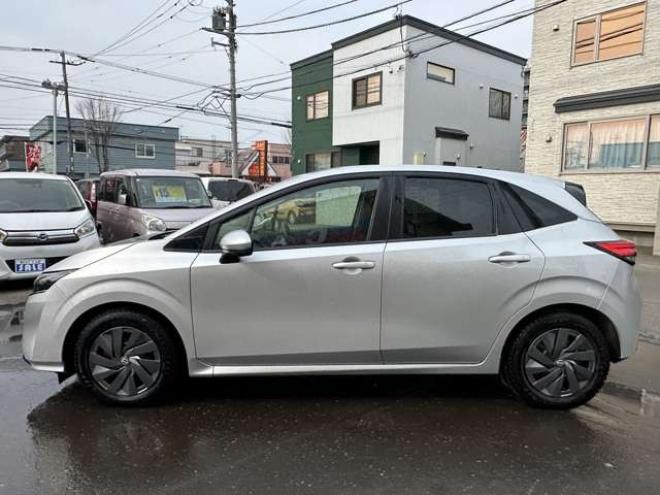 ノート1.2 S FOUR 4WD　ナビ　Bluetooth　アラウンドビューモニター　バックモニター　　オートホールド　アイドリングストップ　USB　スチールホイール冬　レーンキープアシスト　横滑り防止装置　コーナーセンサー　シートヒーター 1200