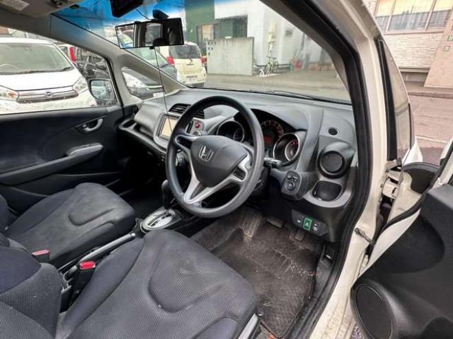 フィット1.3 G スマートセレクション 4WD　HONDAスマートキーシステム　ナビ　社外アルミホイール冬　社外アルミホイール夏 1300