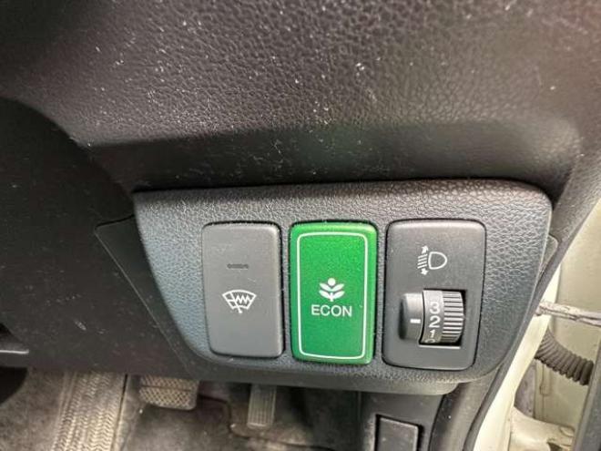 フィット1.3 G スマートセレクション 4WD　HONDAスマートキーシステム　ナビ　社外アルミホイール冬　社外アルミホイール夏 1300