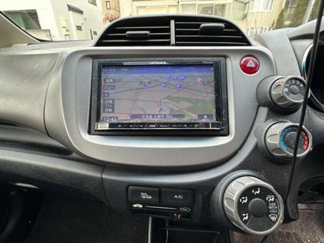 フィット1.3 G スマートセレクション 4WD　HONDAスマートキーシステム　ナビ　社外アルミホイール冬　社外アルミホイール夏 1300