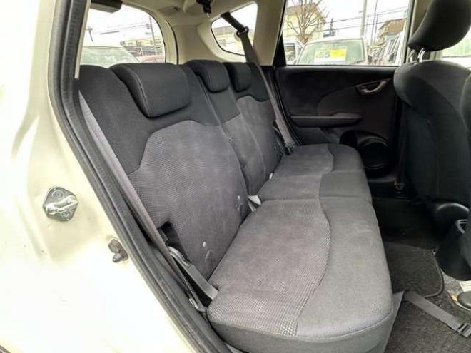 フィット1.3 G スマートセレクション 4WD　HONDAスマートキーシステム　ナビ　社外アルミホイール冬　社外アルミホイール夏 1300