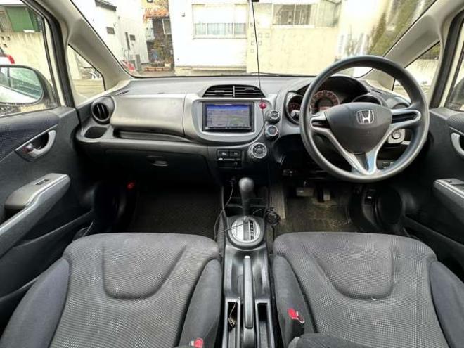 フィット1.3 G スマートセレクション 4WD　HONDAスマートキーシステム　ナビ　社外アルミホイール冬　社外アルミホイール夏 1300