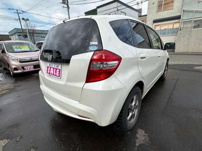 フィット1.3 G スマートセレクション 4WD　HONDAスマートキーシステム　ナビ　社外アルミホイール冬　社外アルミホイール夏 1300