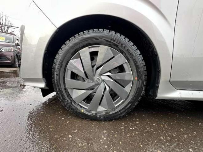 ノート1.2 S FOUR 4WD　ナビ　Bluetooth　オートホールド　アイドリングストップ　USB　スチールホイール冬　レーンキープアシスト　横滑り防止装置　コーナーセンサー　シートヒーター 1200