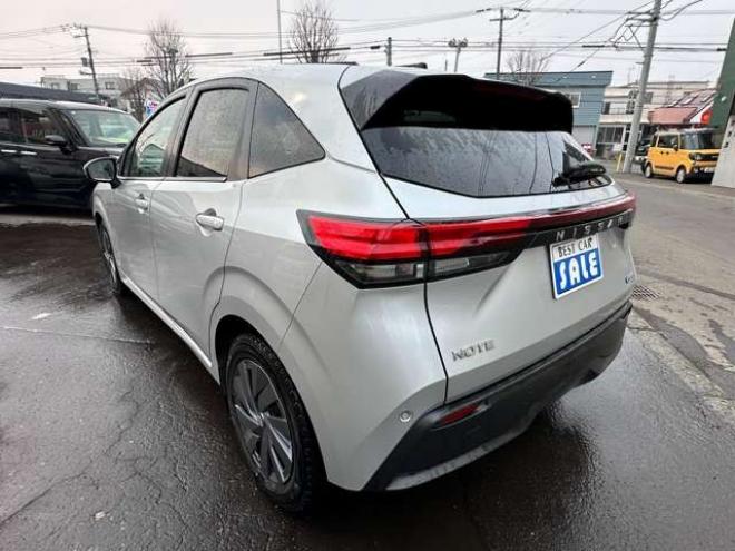 ノート1.2 S FOUR 4WD　ナビ　Bluetooth　オートホールド　アイドリングストップ　USB　スチールホイール冬　レーンキープアシスト　横滑り防止装置　コーナーセンサー　シートヒーター 1200