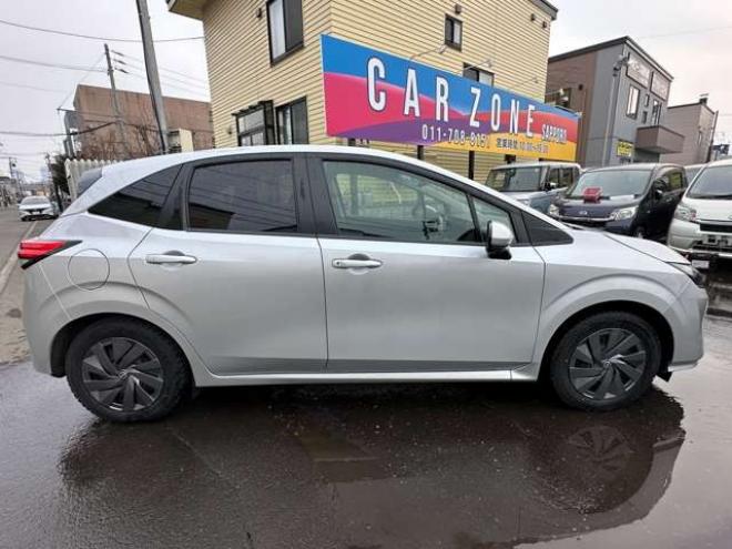 ノート1.2 S FOUR 4WD　ナビ　Bluetooth　オートホールド　アイドリングストップ　USB　スチールホイール冬　レーンキープアシスト　横滑り防止装置　コーナーセンサー　シートヒーター 1200