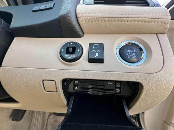 クラウンロイヤル 3.0 ロイヤルサルーン i-Four 4WD　純正HDDナビ　プッシュスタート　ビルトインETC　地デジ　社外アルミホイール夏　社外アルミホイール冬　バックモニター　クルーズコントロール 3000