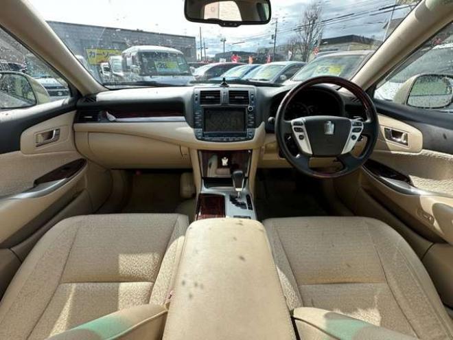 クラウンロイヤル 3.0 ロイヤルサルーン i-Four 4WD　純正HDDナビ　プッシュスタート　ビルトインETC　地デジ　社外アルミホイール夏　社外アルミホイール冬　バックモニター　クルーズコントロール 3000