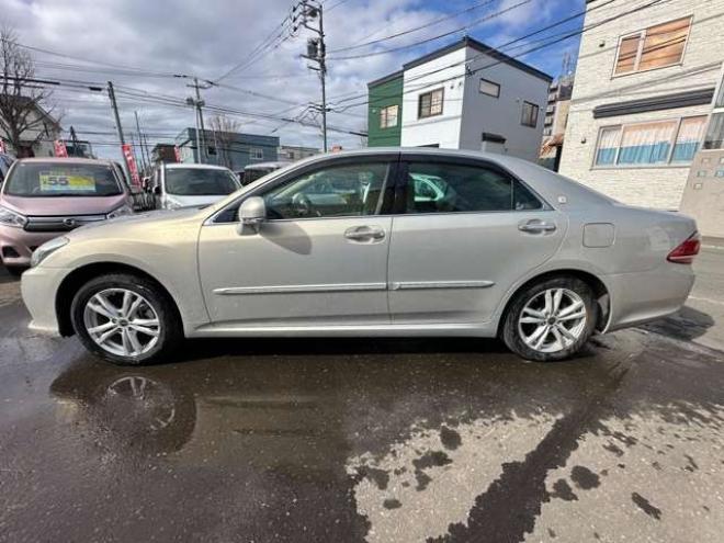 クラウンロイヤル 3.0 ロイヤルサルーン i-Four 4WD　純正HDDナビ　プッシュスタート　ビルトインETC　地デジ　社外アルミホイール夏　社外アルミホイール冬　バックモニター　クルーズコントロール 3000