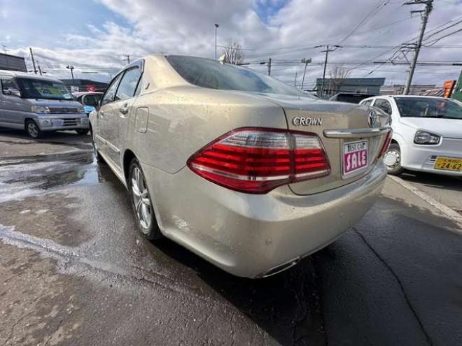 クラウンロイヤル 3.0 ロイヤルサルーン i-Four 4WD　純正HDDナビ　プッシュスタート　ビルトインETC　地デジ　社外アルミホイール夏　社外アルミホイール冬　バックモニター　クルーズコントロール 3000