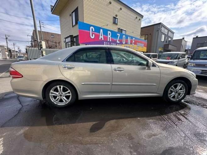 クラウンロイヤル 3.0 ロイヤルサルーン i-Four 4WD　純正HDDナビ　プッシュスタート　ビルトインETC　地デジ　社外アルミホイール夏　社外アルミホイール冬　バックモニター　クルーズコントロール 3000