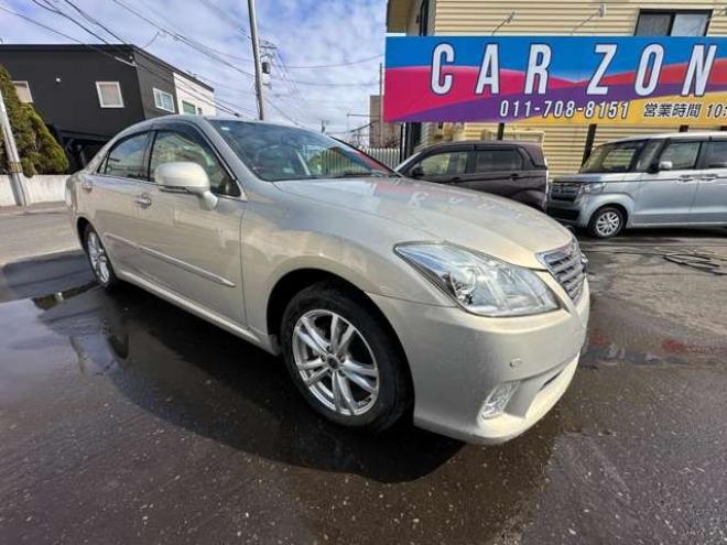 クラウンロイヤル 3.0 ロイヤルサルーン i-Four 4WD　純正HDDナビ　プッシュスタート　ビルトインETC　地デジ　社外アルミホイール夏　社外アルミホイール冬　バックモニター　クルーズコントロール 3000