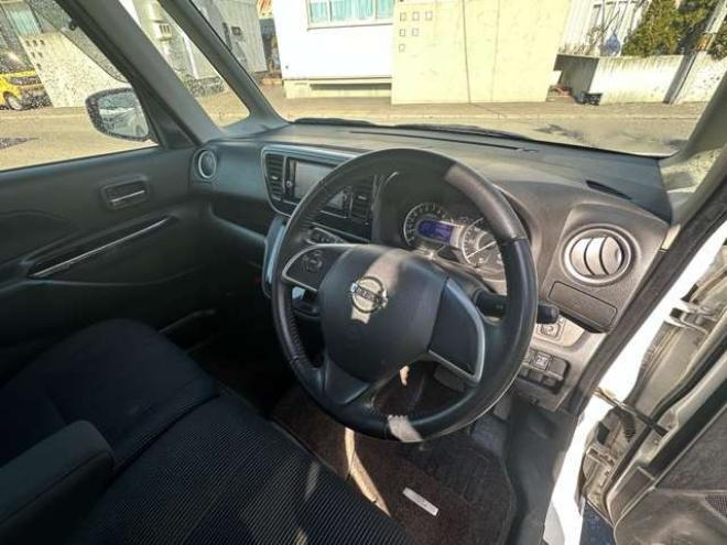 デイズルークスハイウェイスター Xターボ 4WD　片側パワースライドドア　Bluetooth　アイドリングストップ　横滑り防止　衝突軽減ブレーキ　シートヒーター　ナビ　地デジ　アラウンドビューモニター　バックモニター　純正アルミホイール夏　プッシュスタート 660