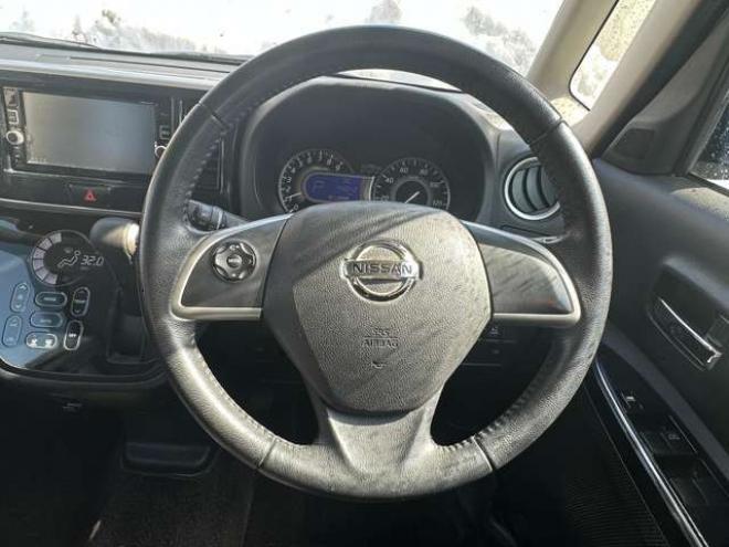 デイズルークスハイウェイスター Xターボ 4WD　片側パワースライドドア　Bluetooth　アイドリングストップ　横滑り防止　衝突軽減ブレーキ　シートヒーター　ナビ　地デジ　アラウンドビューモニター　バックモニター　純正アルミホイール夏　プッシュスタート 660