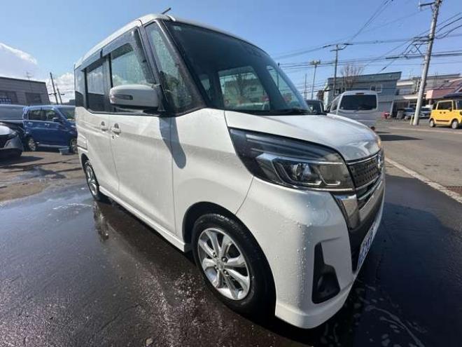 デイズルークスハイウェイスター Xターボ 4WD　片側パワースライドドア　Bluetooth　アイドリングストップ　横滑り防止　衝突軽減ブレーキ　シートヒーター　ナビ　地デジ　アラウンドビューモニター　バックモニター　純正アルミホイール夏　プッシュスタート 660