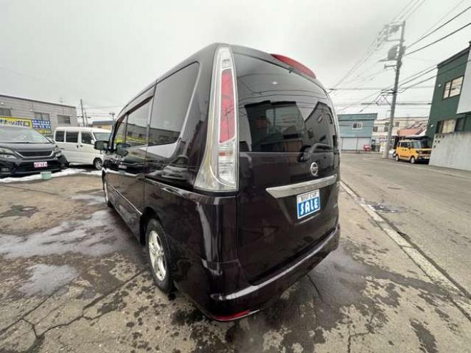 セレナ2.0 ハイウェイスター 4WD　アイドリングストップ　プッシュスタート 2000