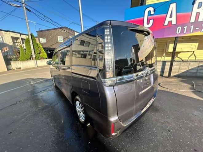 ヴォクシー2.0 X 4WD　電動スライドドア　冬タイヤセット　ドラレコ　アクセル踏み間違い防止装置 ナビTVバックモニター 2000