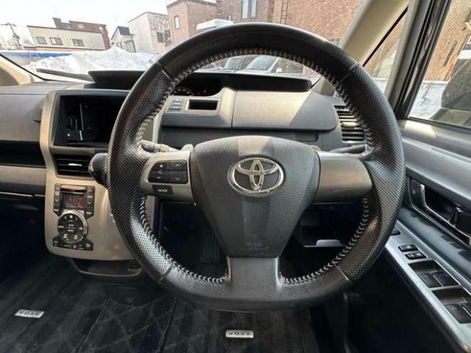 ヴォクシー2.0 ZS 4WD　両側パワースライドドア　プッススタート 2000