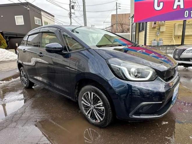 フィット1.5 e:HEV ホーム 4WD　純正ナビ　Bluetooth　バックカメラ　クルーズコントロール　コーナーセンサー　ハーフレザーシート　ETC　ミラーヒーター　横滑り防止装置　ブレーキホールド　USB前後　社外アルミホイール夏 1500