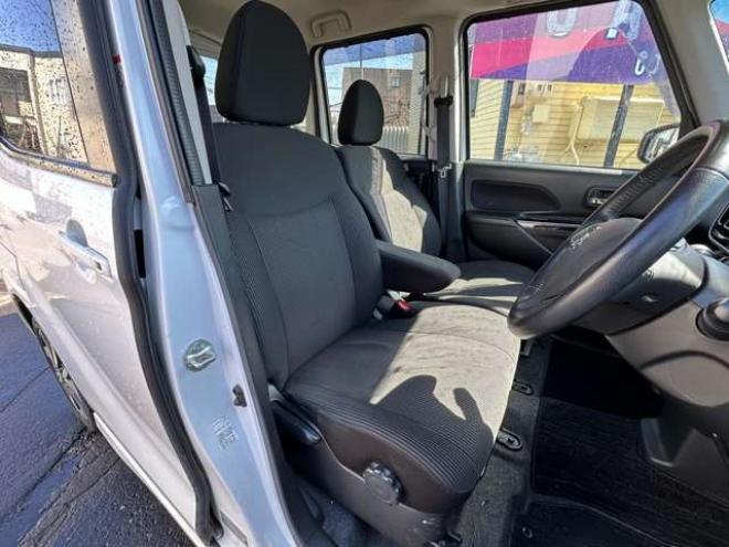 デイズルークスハイウェイスター Gターボ 4WD　ワンタッチ両側オートスライドドア　ナビ　Bluetooth　地デジ　運転席シートヒーター　衝突軽減ブレーキ　アイドリングストップ　横滑り防止装置　アラウンドビューモニター　バックモニター　純正アルミホイール 660