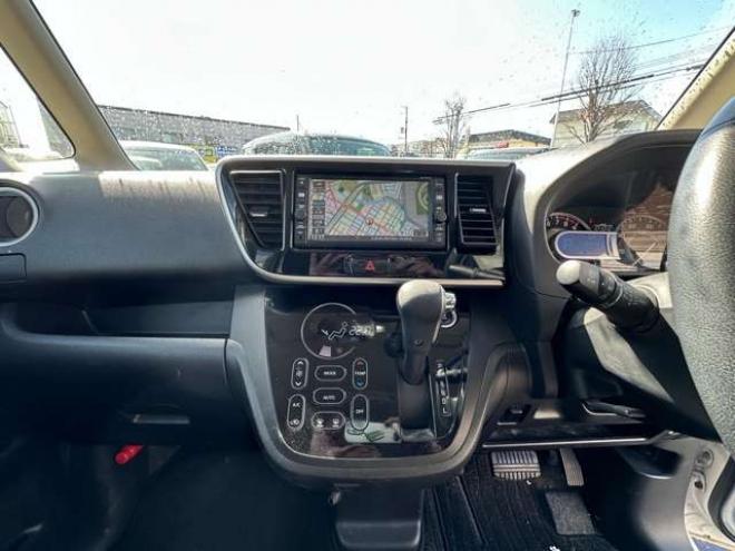 デイズルークスハイウェイスター Gターボ 4WD　ワンタッチ両側オートスライドドア　ナビ　Bluetooth　地デジ　運転席シートヒーター　衝突軽減ブレーキ　アイドリングストップ　横滑り防止装置　アラウンドビューモニター　バックモニター　純正アルミホイール 660