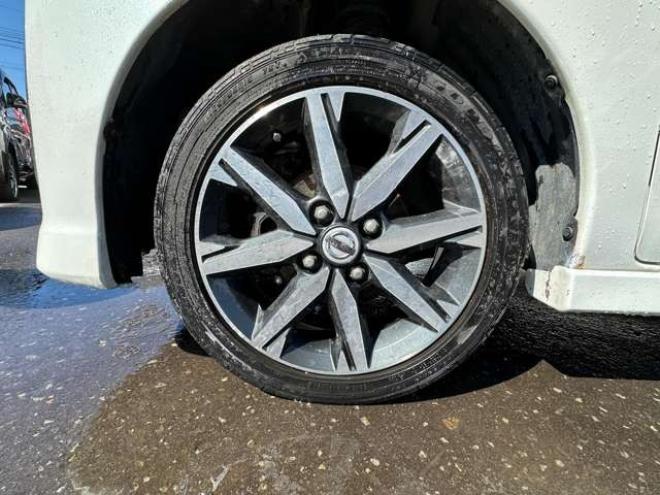 デイズルークスハイウェイスター Gターボ 4WD　ワンタッチ両側オートスライドドア　ナビ　Bluetooth　地デジ　運転席シートヒーター　衝突軽減ブレーキ　アイドリングストップ　横滑り防止装置　アラウンドビューモニター　バックモニター　純正アルミホイール 660