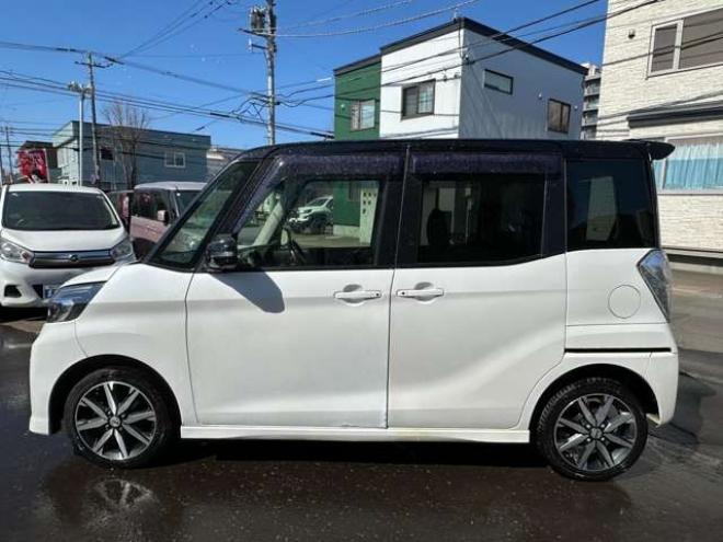 デイズルークスハイウェイスター Gターボ 4WD　ワンタッチ両側オートスライドドア　ナビ　Bluetooth　地デジ　運転席シートヒーター　衝突軽減ブレーキ　アイドリングストップ　横滑り防止装置　アラウンドビューモニター　バックモニター　純正アルミホイール 660