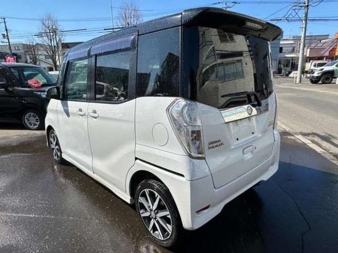 デイズルークスハイウェイスター Gターボ 4WD　ワンタッチ両側オートスライドドア　ナビ　Bluetooth　地デジ　運転席シートヒーター　衝突軽減ブレーキ　アイドリングストップ　横滑り防止装置　アラウンドビューモニター　バックモニター　純正アルミホイール 660