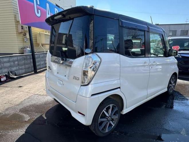 デイズルークスハイウェイスター Gターボ 4WD　ワンタッチ両側オートスライドドア　ナビ　Bluetooth　地デジ　運転席シートヒーター　衝突軽減ブレーキ　アイドリングストップ　横滑り防止装置　アラウンドビューモニター　バックモニター　純正アルミホイール 660