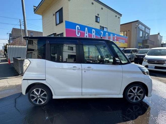 デイズルークスハイウェイスター Gターボ 4WD　ワンタッチ両側オートスライドドア　ナビ　Bluetooth　地デジ　運転席シートヒーター　衝突軽減ブレーキ　アイドリングストップ　横滑り防止装置　アラウンドビューモニター　バックモニター　純正アルミホイール 660