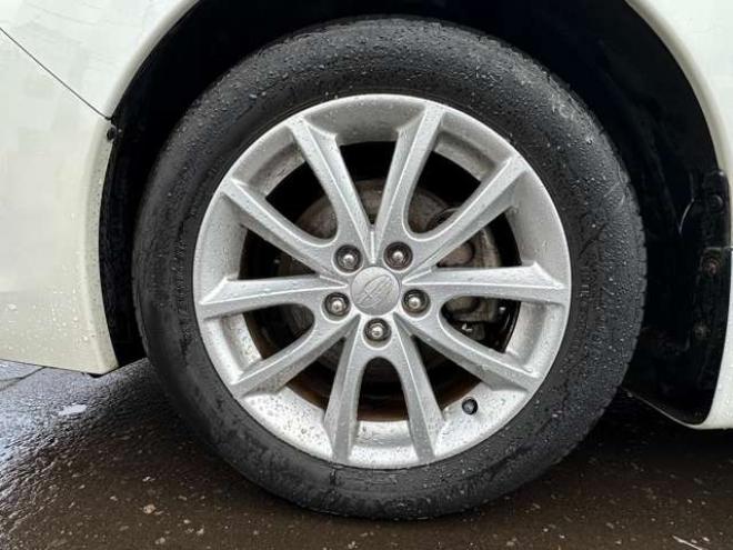 インプレッサスポーツ 2.0 i アイサイト 4WD　ナビ　地デジ　バックカメラ　ETC　Bluetooth　レーンキープアシスト　衝突軽減ブレーキ　アイドリングストップ　純正アルミホイール夏 2000