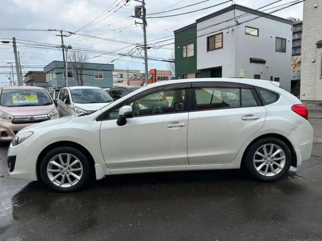 インプレッサスポーツ 2.0 i アイサイト 4WD　ナビ　地デジ　バックカメラ　ETC　Bluetooth　レーンキープアシスト　衝突軽減ブレーキ　アイドリングストップ　純正アルミホイール夏 2000