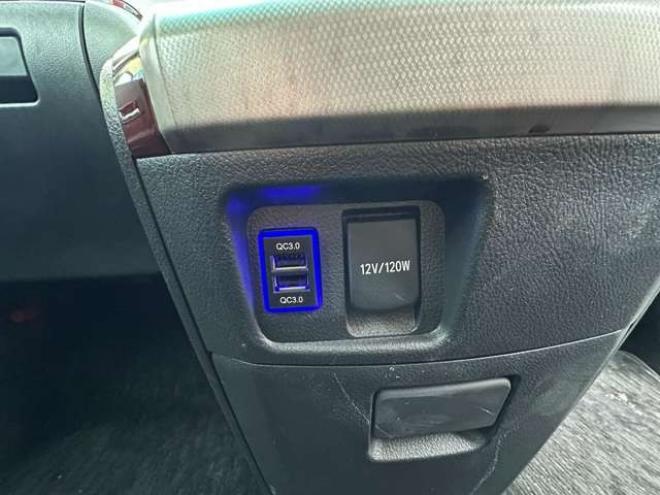 ヴェルファイア2.4 Z 4WD　片側パワースライドドア　Bluetooth　横滑り防止装置　コーナーセンサー　プッシュスタート　ビルトインETC　HDDナビ　ワンセグTV　バックモニター　社外18インチホイール夏 2400