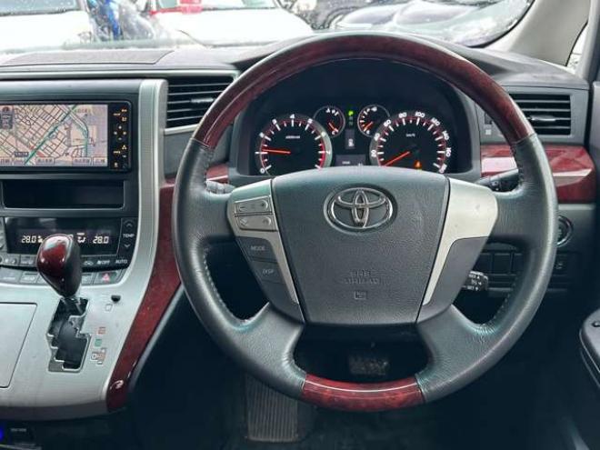 ヴェルファイア2.4 Z 4WD　片側パワースライドドア　Bluetooth　横滑り防止装置　コーナーセンサー　プッシュスタート　ビルトインETC　HDDナビ　ワンセグTV　バックモニター　社外18インチホイール夏 2400