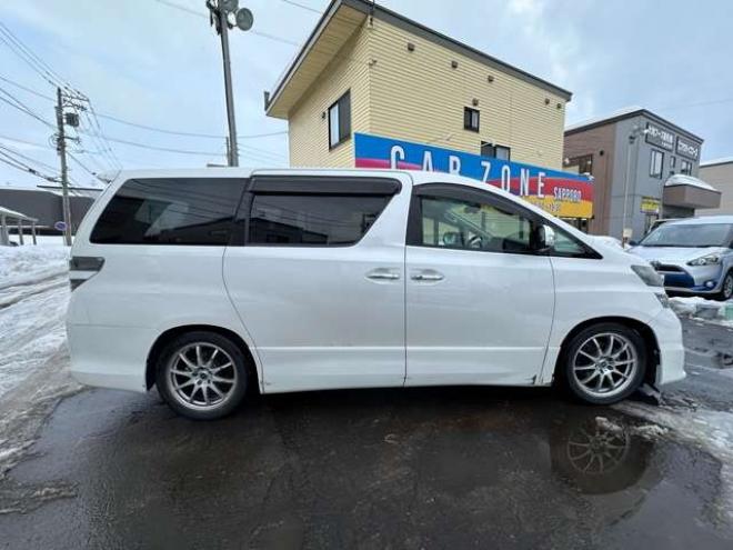 ヴェルファイア2.4 Z 4WD　片側パワースライドドア　Bluetooth　横滑り防止装置　コーナーセンサー　プッシュスタート　ビルトインETC　HDDナビ　ワンセグTV　バックモニター　社外18インチホイール夏 2400