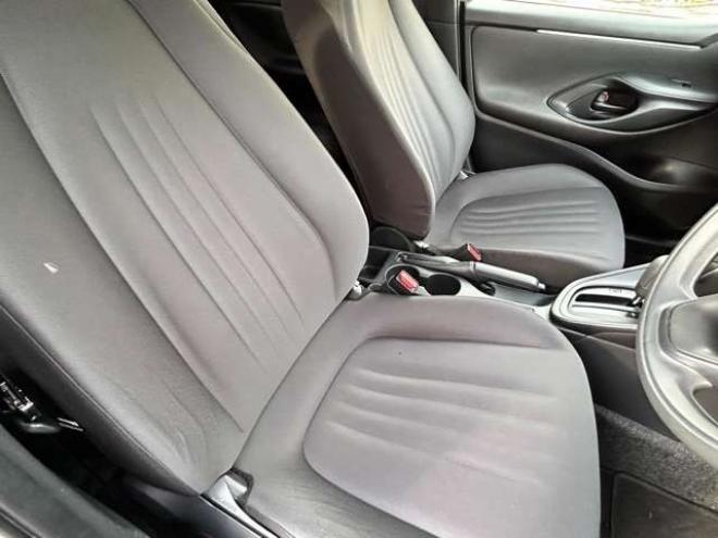 ヤリス1.5 X 4WD　衝突安全ボディー　オートライト　ナビバックモニター　ETC　衝突軽減ブレーキシステム　　レーンアシスト 1500