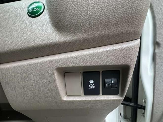 N-WGNG 4WD　4WD　SDナビ　横滑り防止装置　プッシュスタート　バックモニター　インテリジャントキー　スチールホイール冬 660