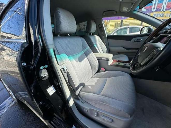 クラウンロイヤル 2.5 ロイヤルサルーン i-Four ナビパッケージ 4WD　純正HDDナビ　寒冷地仕様　地デジ　ビルトインETC　プッシュスタート　パワーシート　バックモニター　社外アルミホイール夏　純正アルミホイール冬　インテリジェントキー　横滑り防止装置 2500