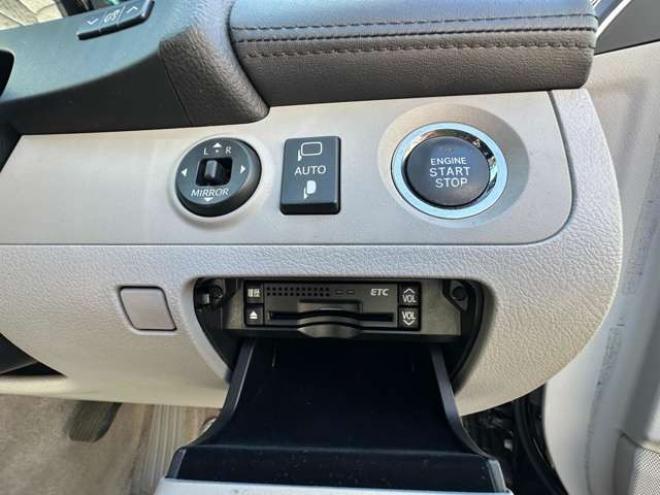 クラウンロイヤル 2.5 ロイヤルサルーン i-Four ナビパッケージ 4WD　純正HDDナビ　寒冷地仕様　地デジ　ビルトインETC　プッシュスタート　パワーシート　バックモニター　社外アルミホイール夏　純正アルミホイール冬　インテリジェントキー　横滑り防止装置 2500