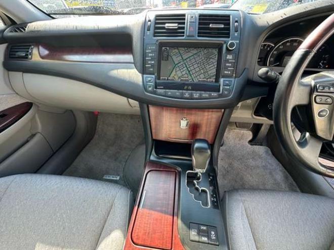 クラウンロイヤル 2.5 ロイヤルサルーン i-Four ナビパッケージ 4WD　純正HDDナビ　寒冷地仕様　地デジ　ビルトインETC　プッシュスタート　パワーシート　バックモニター　社外アルミホイール夏　純正アルミホイール冬　インテリジェントキー　横滑り防止装置 2500